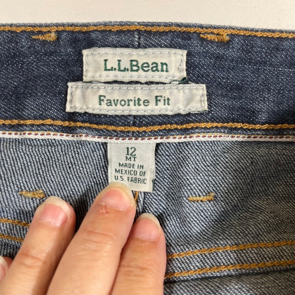 L.L.Bean Favorite Fit Jeans Women 12 MT Blue Straight Leg Medium Wash 292220 - Picture 5 of 13